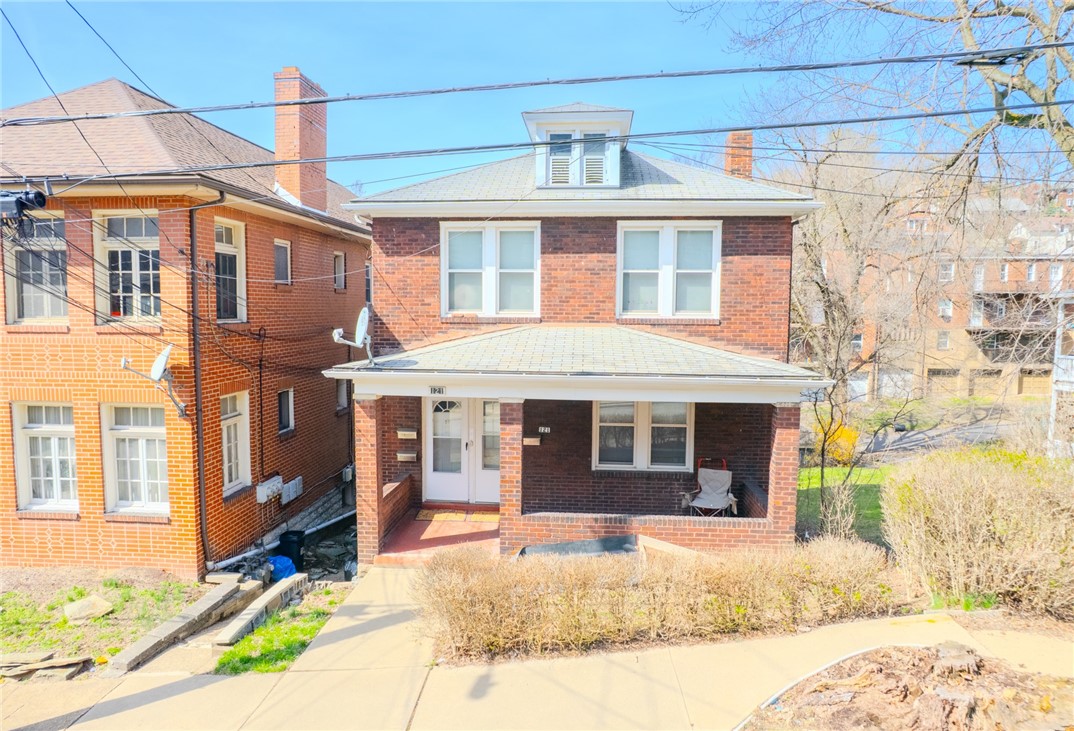 121 Sumner Ave — photo 1