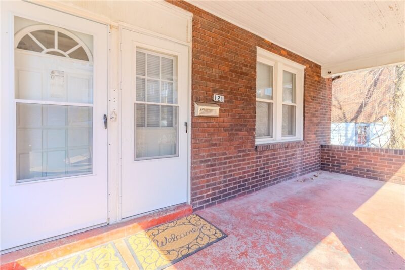 121 Sumner Ave — photo 3