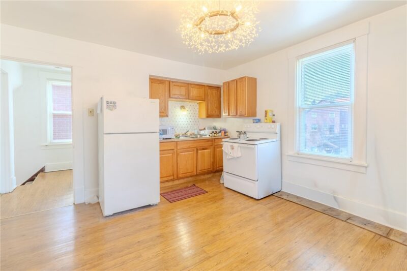 121 Sumner Ave — photo 4