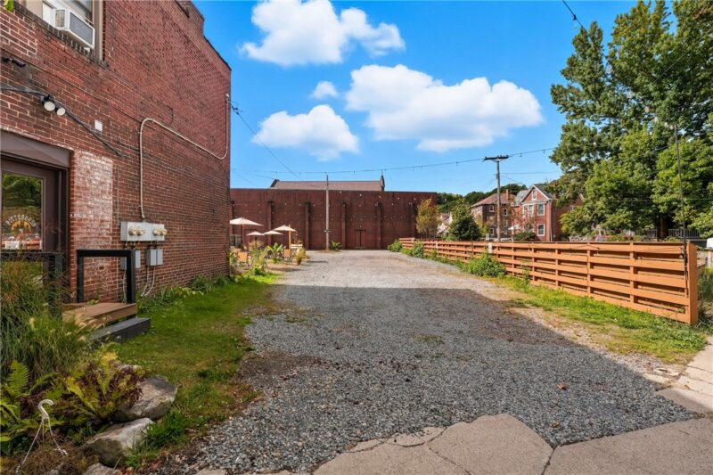 21 Grant Ave — photo 4