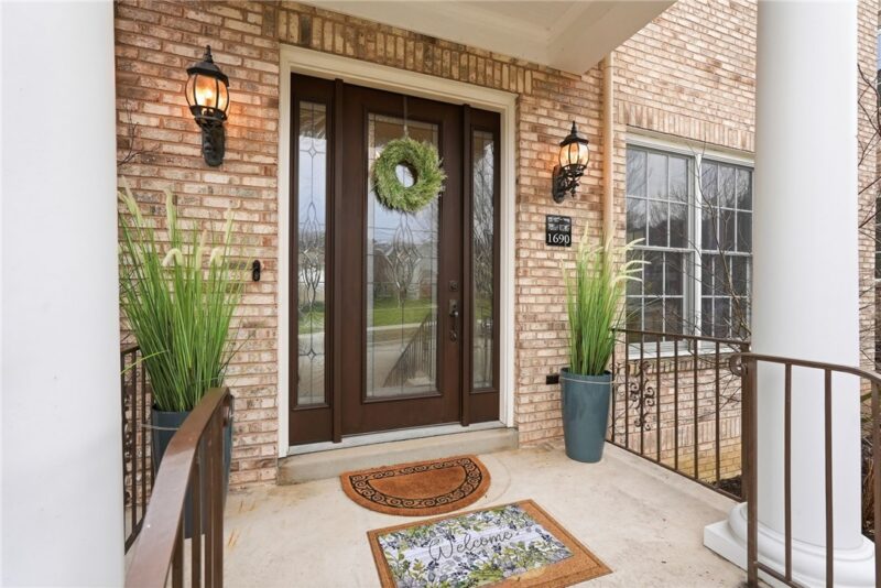 1690 Shelburne Ln — photo 2