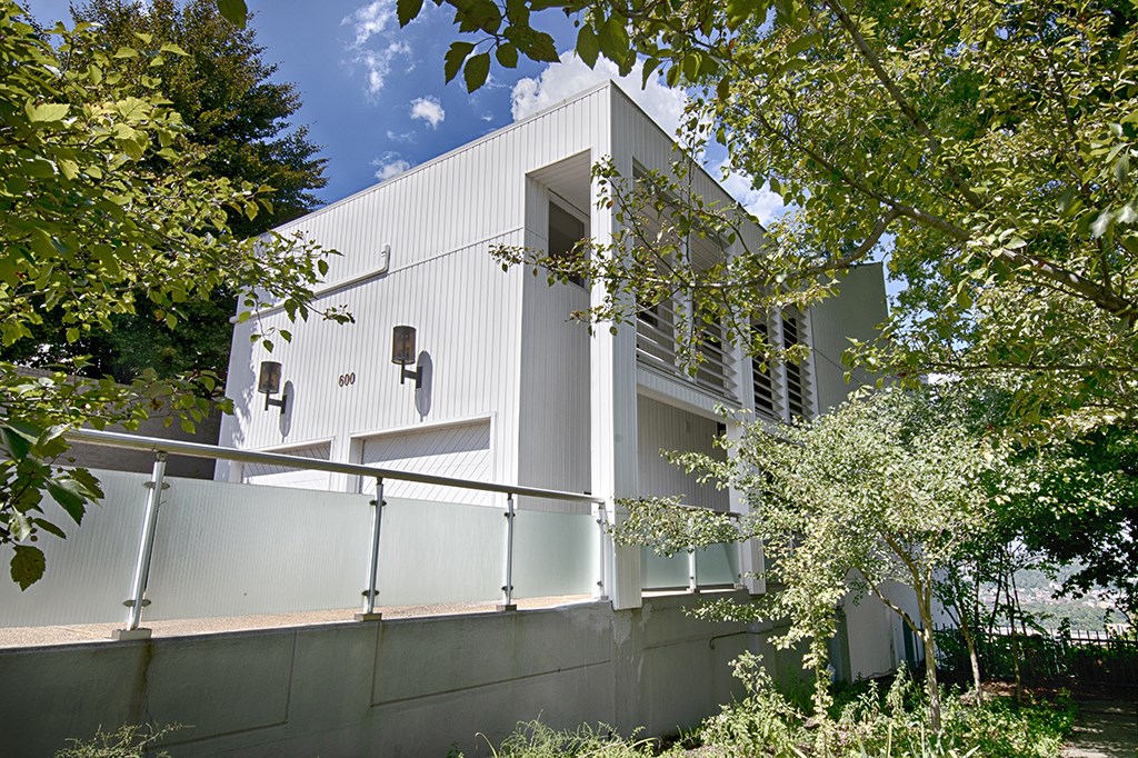 600 Grandview Avenue — photo 1