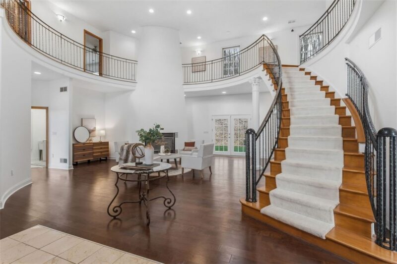 4302 Michel Court — photo 2