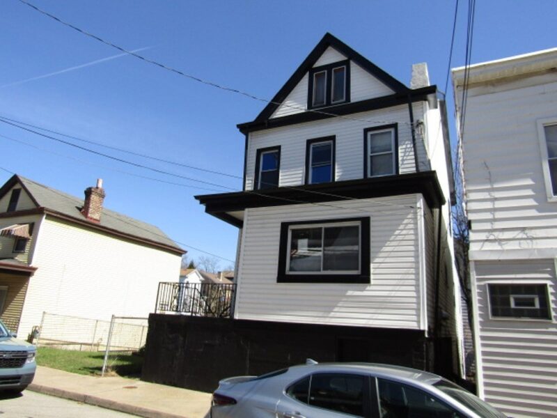 215 Anthony St — photo 2
