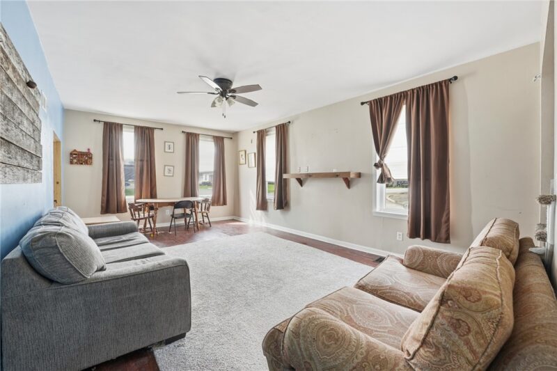 7185 W Market St — photo 3