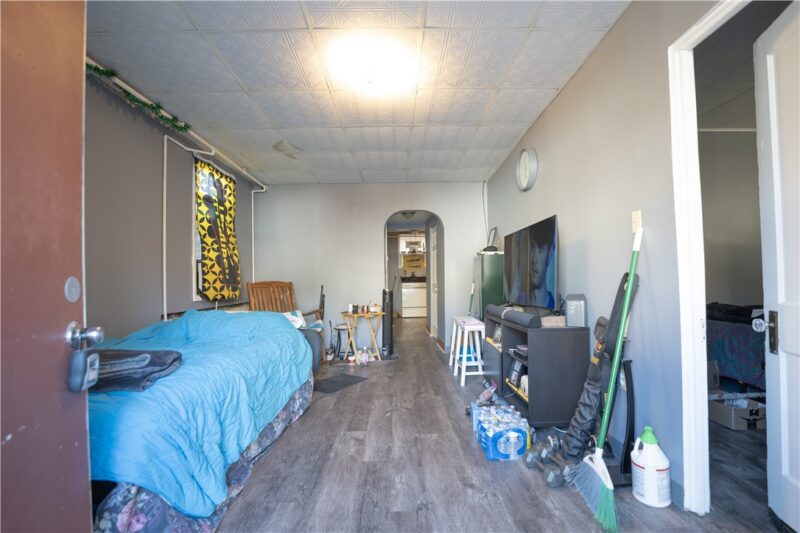 881 Lenz Ave — photo 4