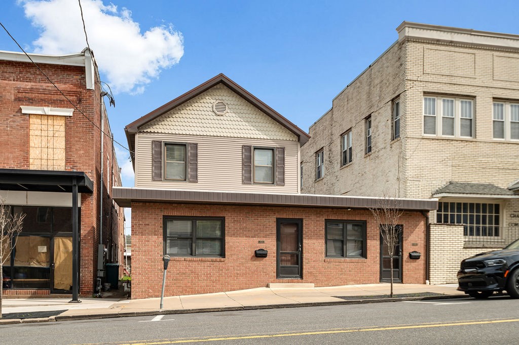 1023 Philadelphia St — photo 1