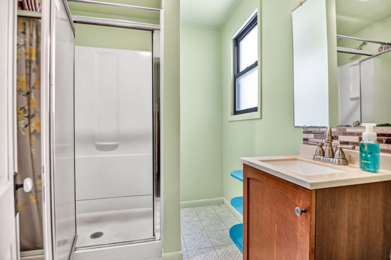 1023 Philadelphia St — photo 6