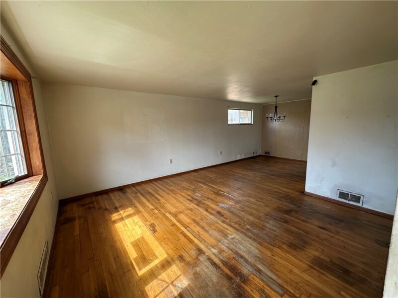 14 W Hillcrest Rd — photo 2