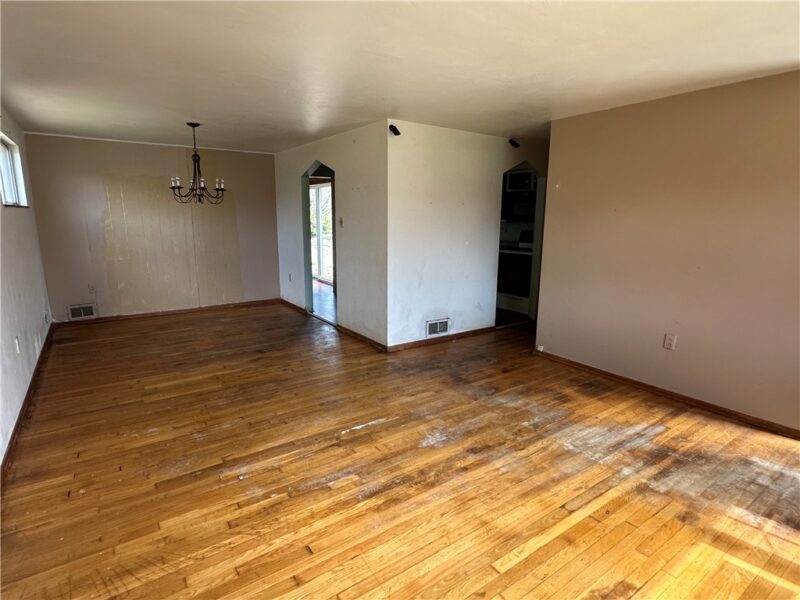 14 W Hillcrest Rd — photo 3