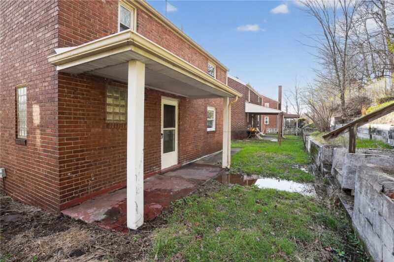 2671 Woodstock Ave — photo 3