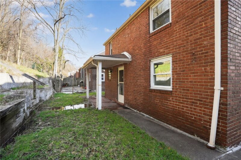 2671 Woodstock Ave — photo 4