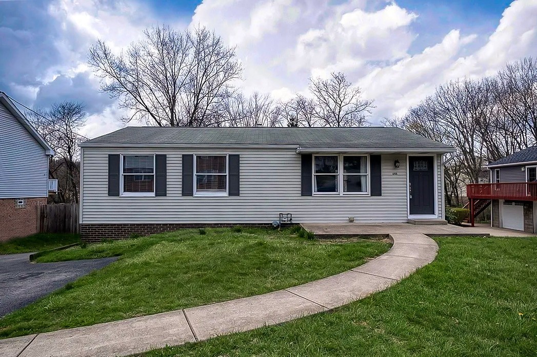 646 Harborview Dr — photo 1
