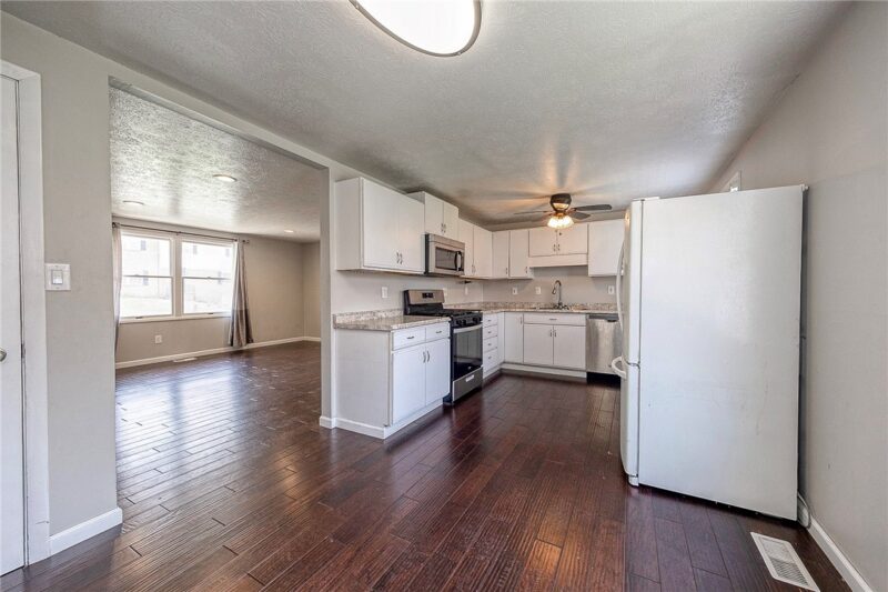646 Harborview Dr — photo 2