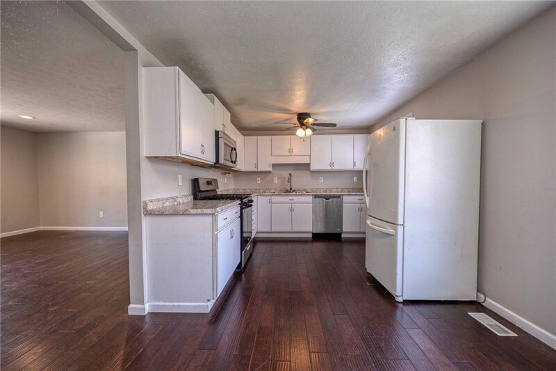 646 Harborview Dr — photo 3