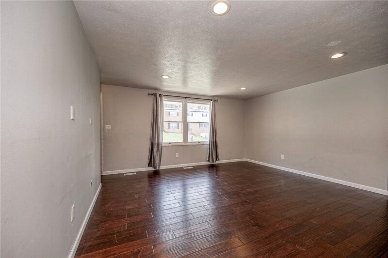 646 Harborview Dr — photo 4