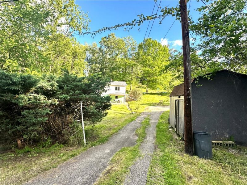 572 Alberts Dr — photo 2