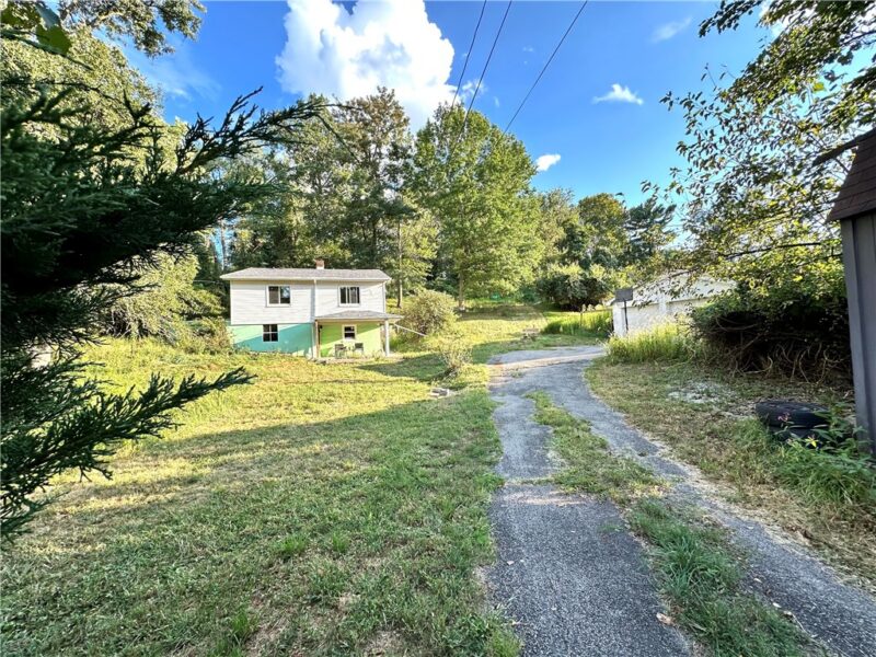 572 Alberts Dr — photo 3
