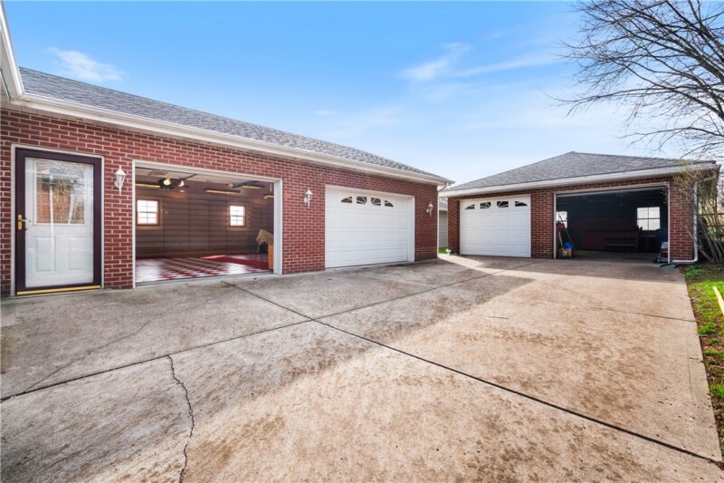 224 Eastern Dr — photo 4