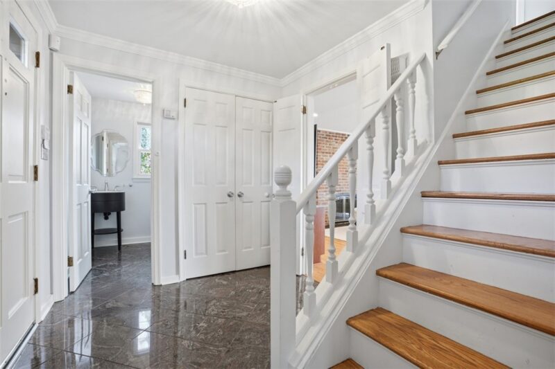 209 Grandview Drive S — photo 3