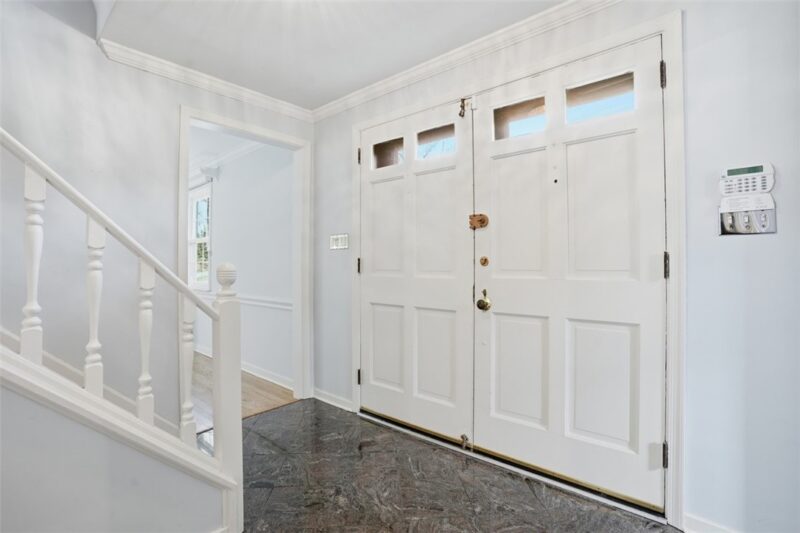 209 Grandview Drive S — photo 4