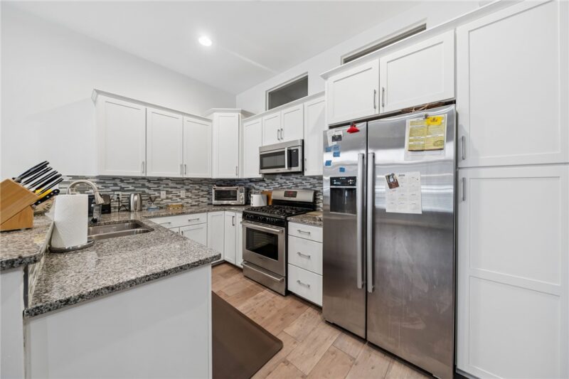 301 5th Ave 518 — photo 3