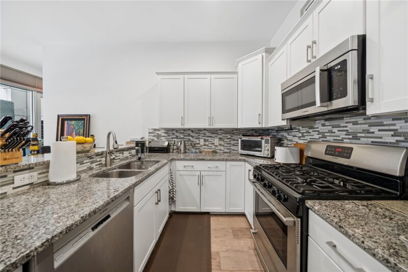 301 5th Ave 518 — photo 5