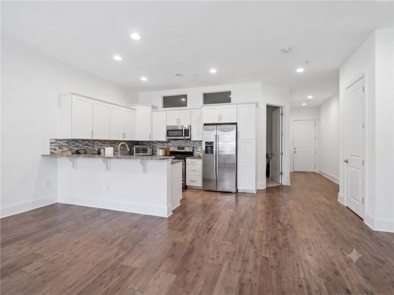 301 5th Ave 518 — photo 7