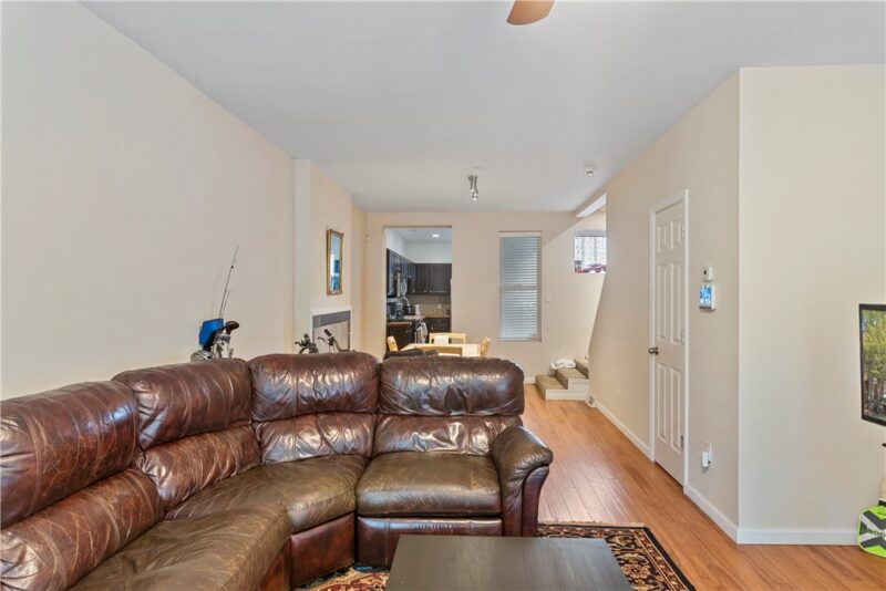 2819 Jane St — photo 3