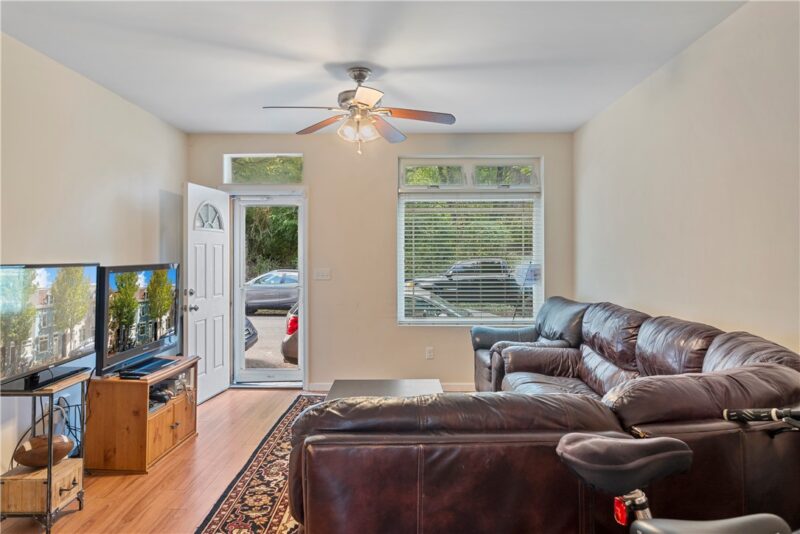 2819 Jane St — photo 4