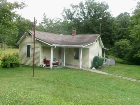 245 Higgins Rd — photo 1