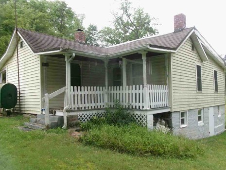 245 Higgins Rd — photo 2