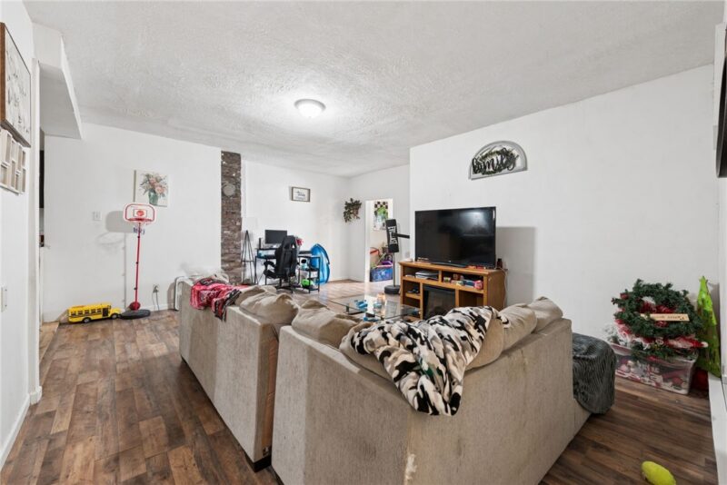 324 Brown St — photo 5