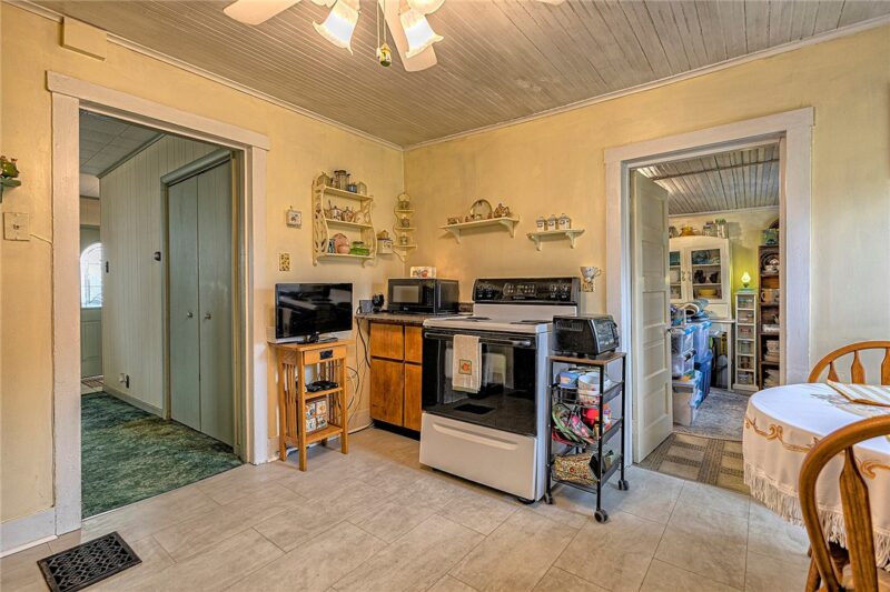 11189 Old Trail Road — photo 4