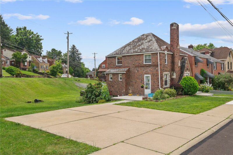 105 Kaplan Ave — photo 4