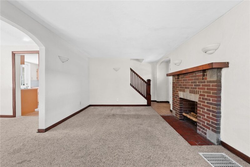 105 Kaplan Ave — photo 8