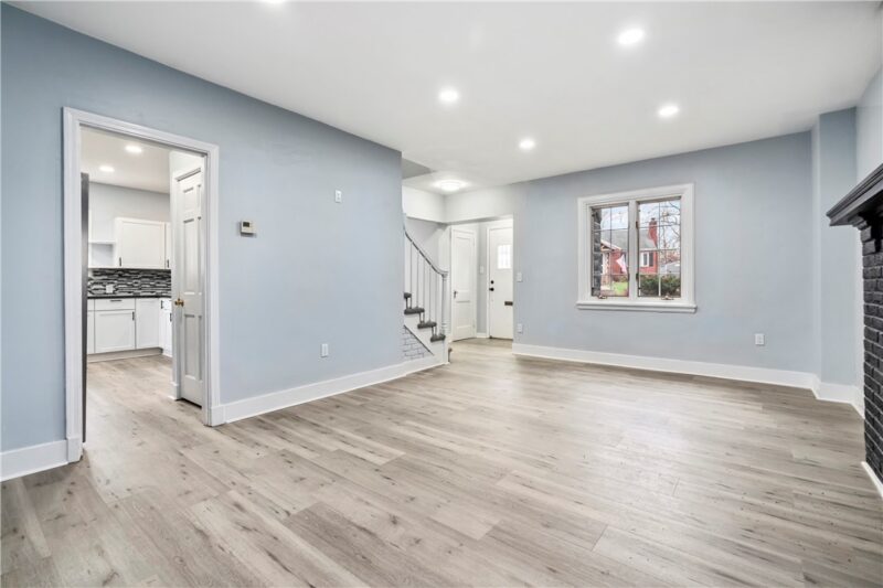 7826 Oak St — photo 2