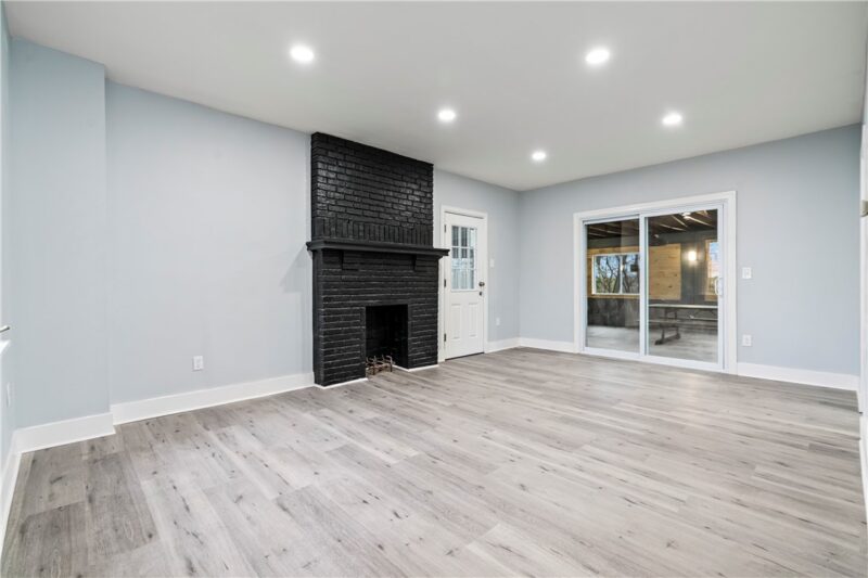 7826 Oak St — photo 3
