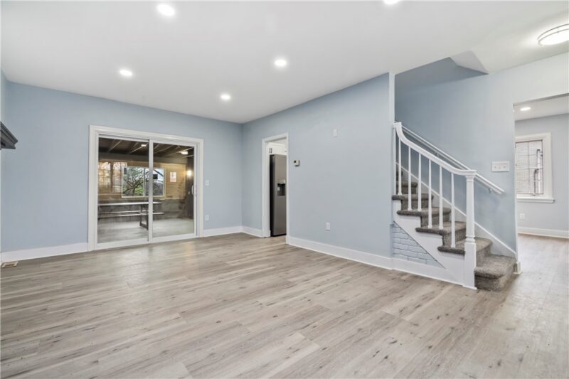 7826 Oak St — photo 4