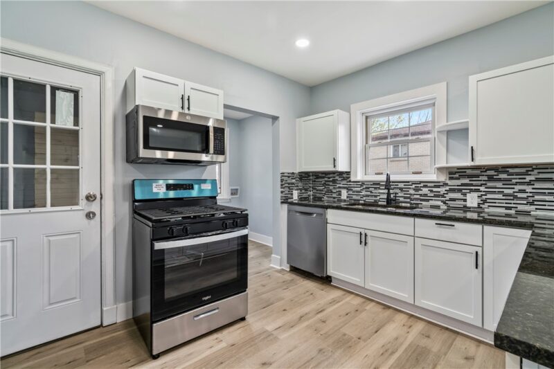 7826 Oak St — photo 8