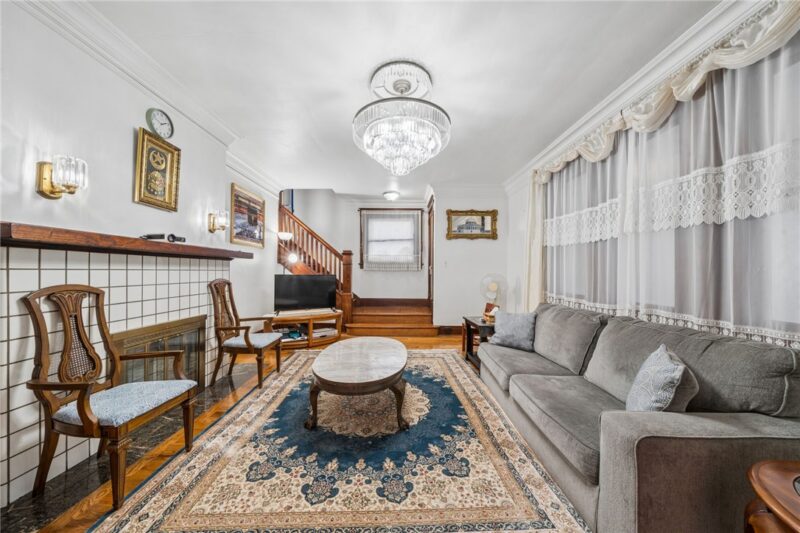 701 Cowan Ave — photo 4