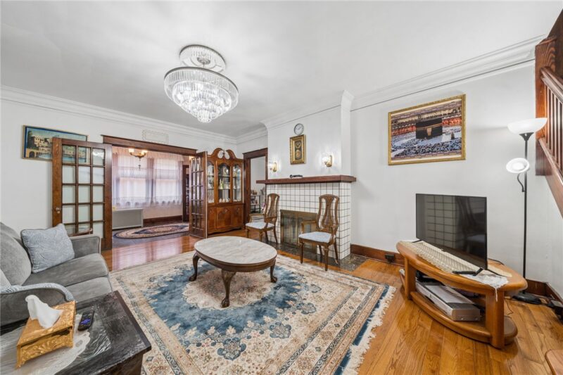 701 Cowan Ave — photo 5