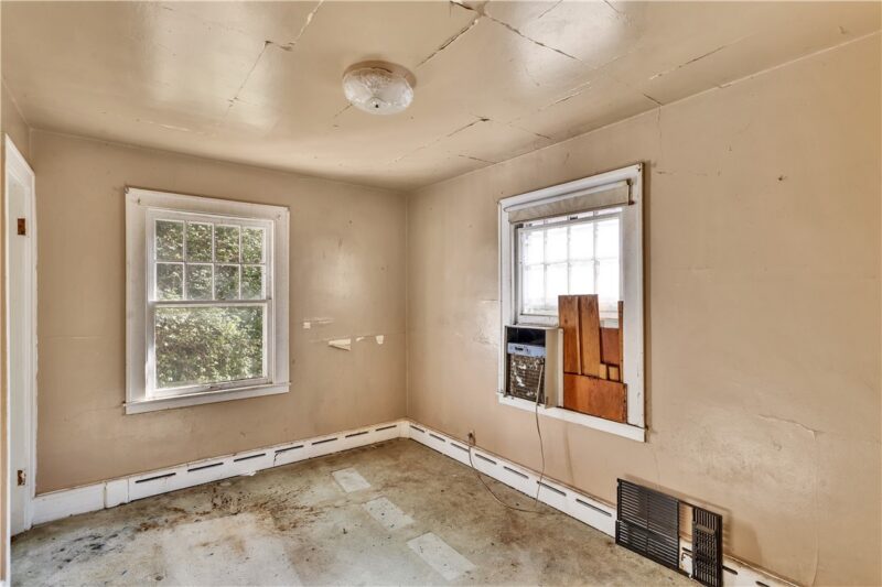 1918 Laketon Rd — photo 3