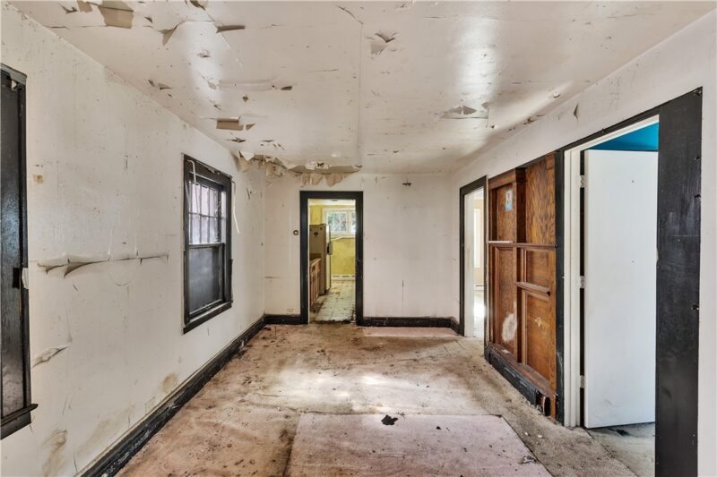 1918 Laketon Rd — photo 4