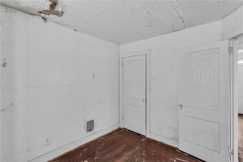 2054 Laketon Rd — photo 7