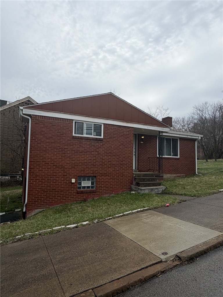 3324 Radcliffe St — photo 1