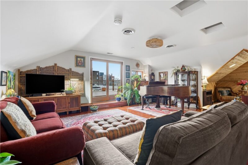 825 Morewood Ave PH2 — photo 2