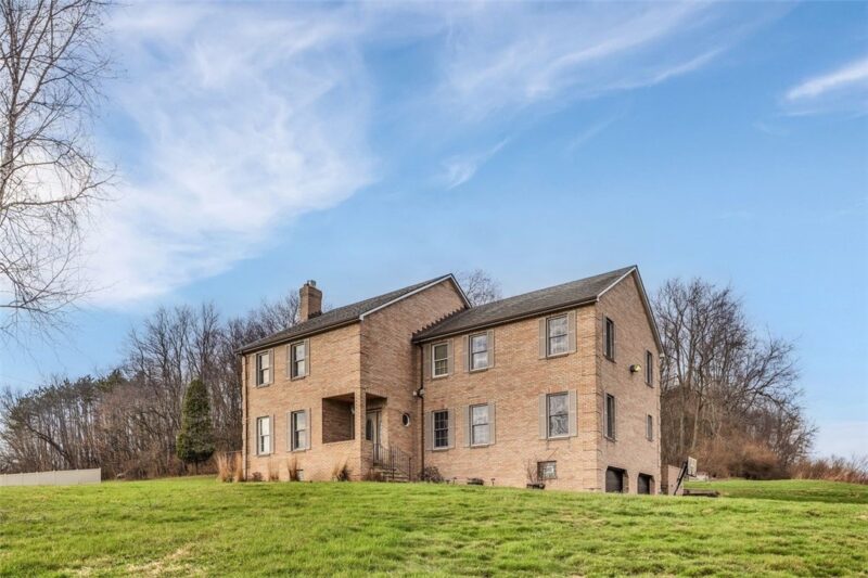 339 Lindsay Rd — photo 2