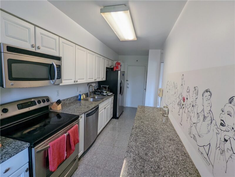 128 N Craig St 303 — photo 8