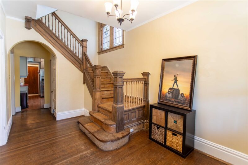 1135 N Saint Clair — photo 3